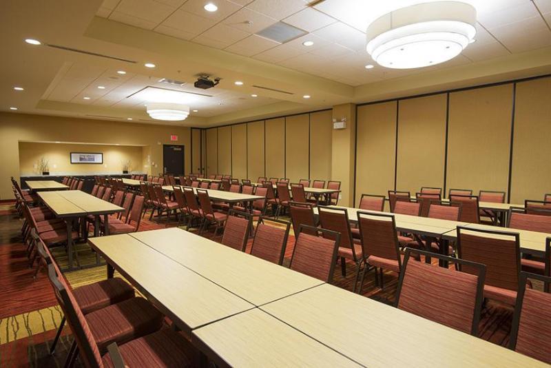 Courtyard By Marriott Cincinnati Midtown/Rookwood Екстериор снимка