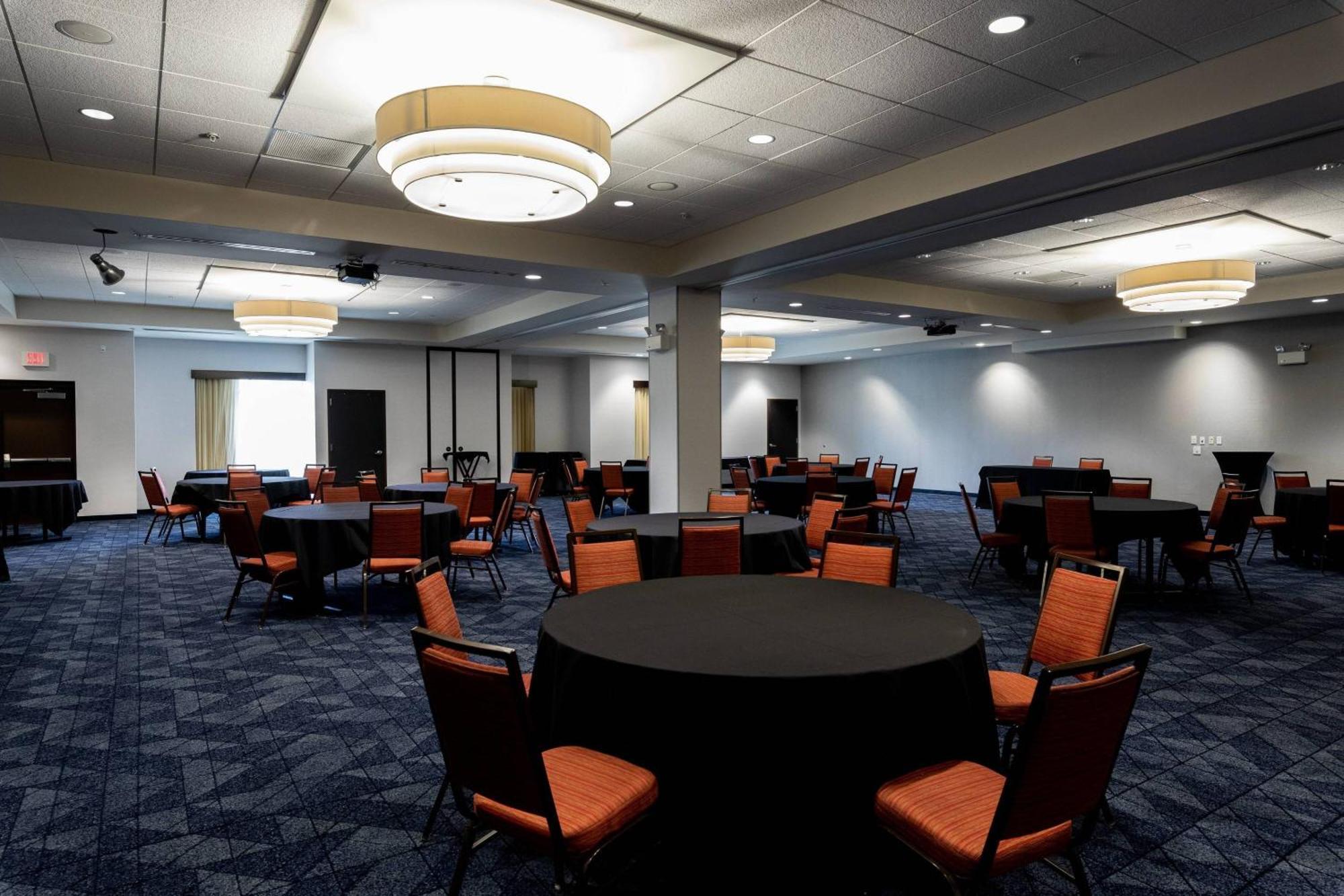 Courtyard By Marriott Cincinnati Midtown/Rookwood Екстериор снимка