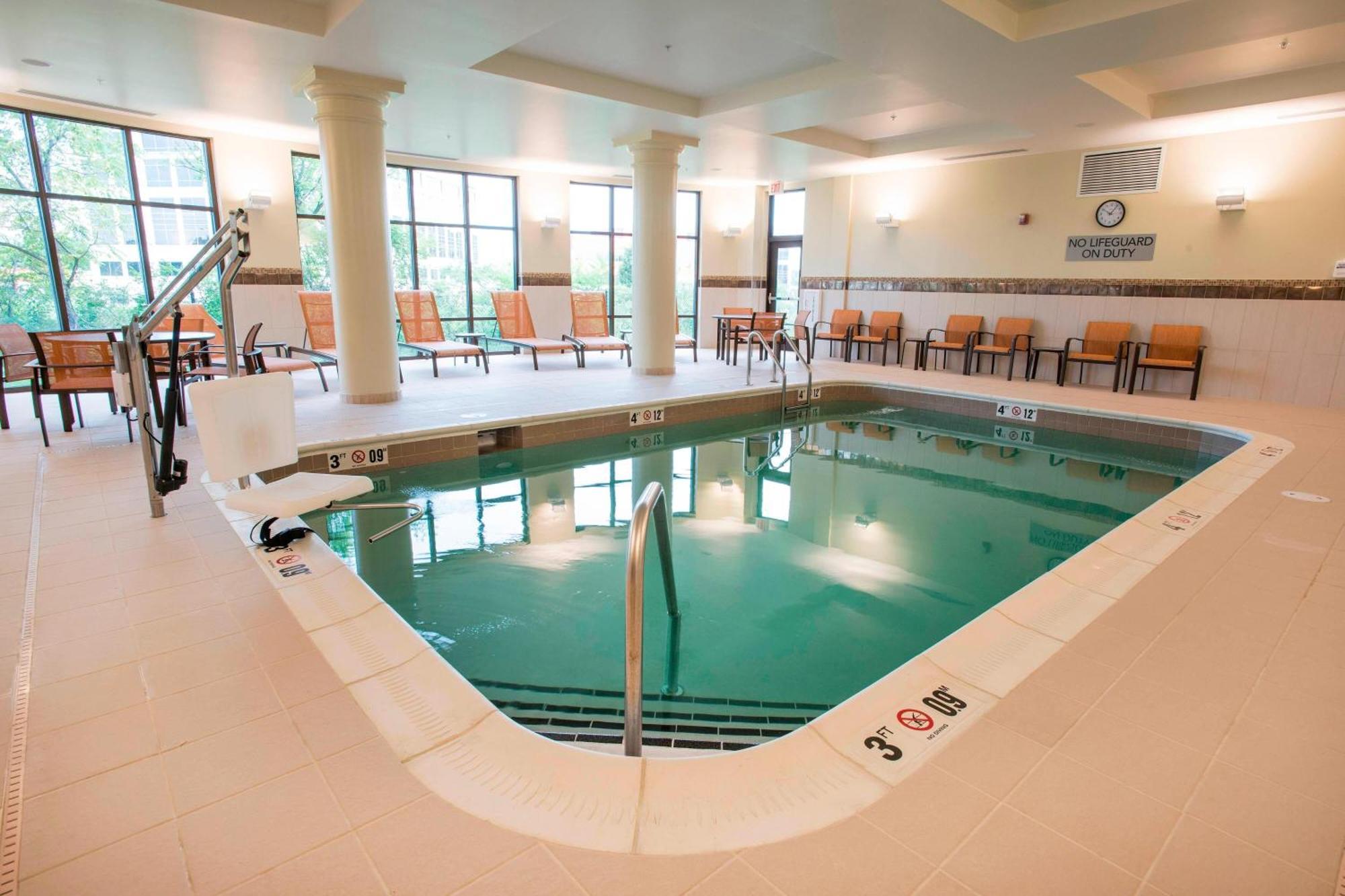 Courtyard By Marriott Cincinnati Midtown/Rookwood Екстериор снимка