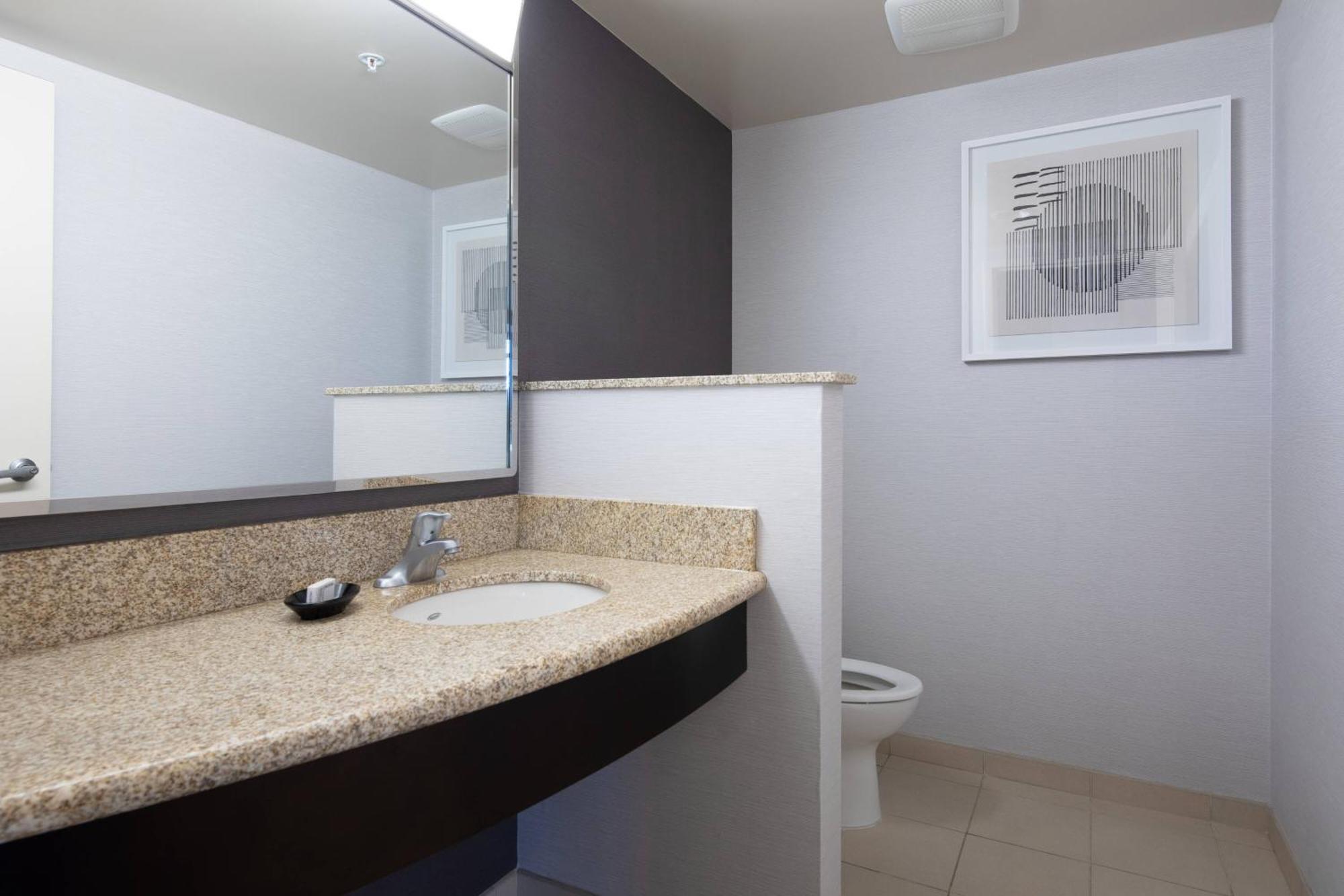 Courtyard By Marriott Cincinnati Midtown/Rookwood Екстериор снимка