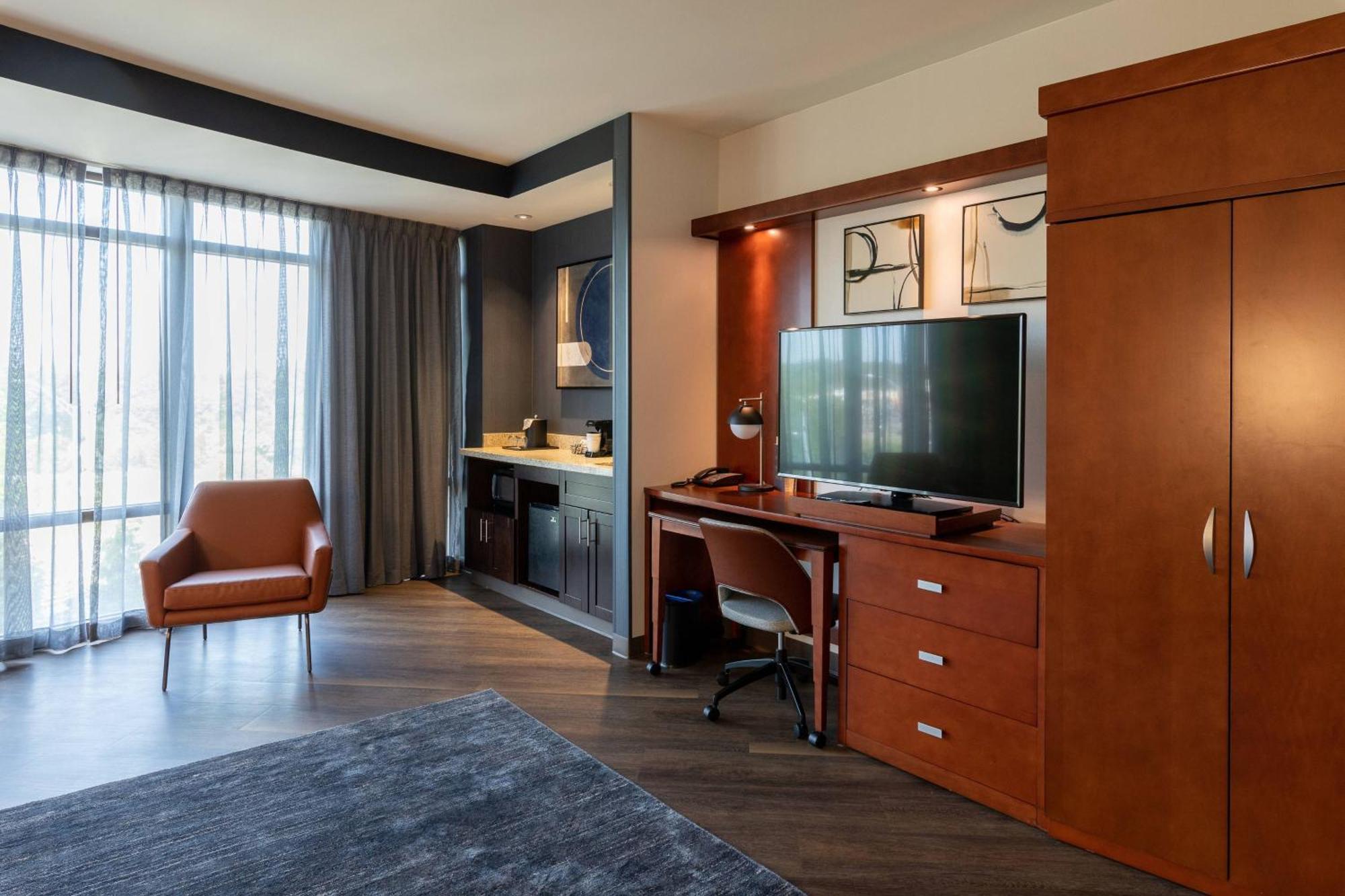 Courtyard By Marriott Cincinnati Midtown/Rookwood Екстериор снимка