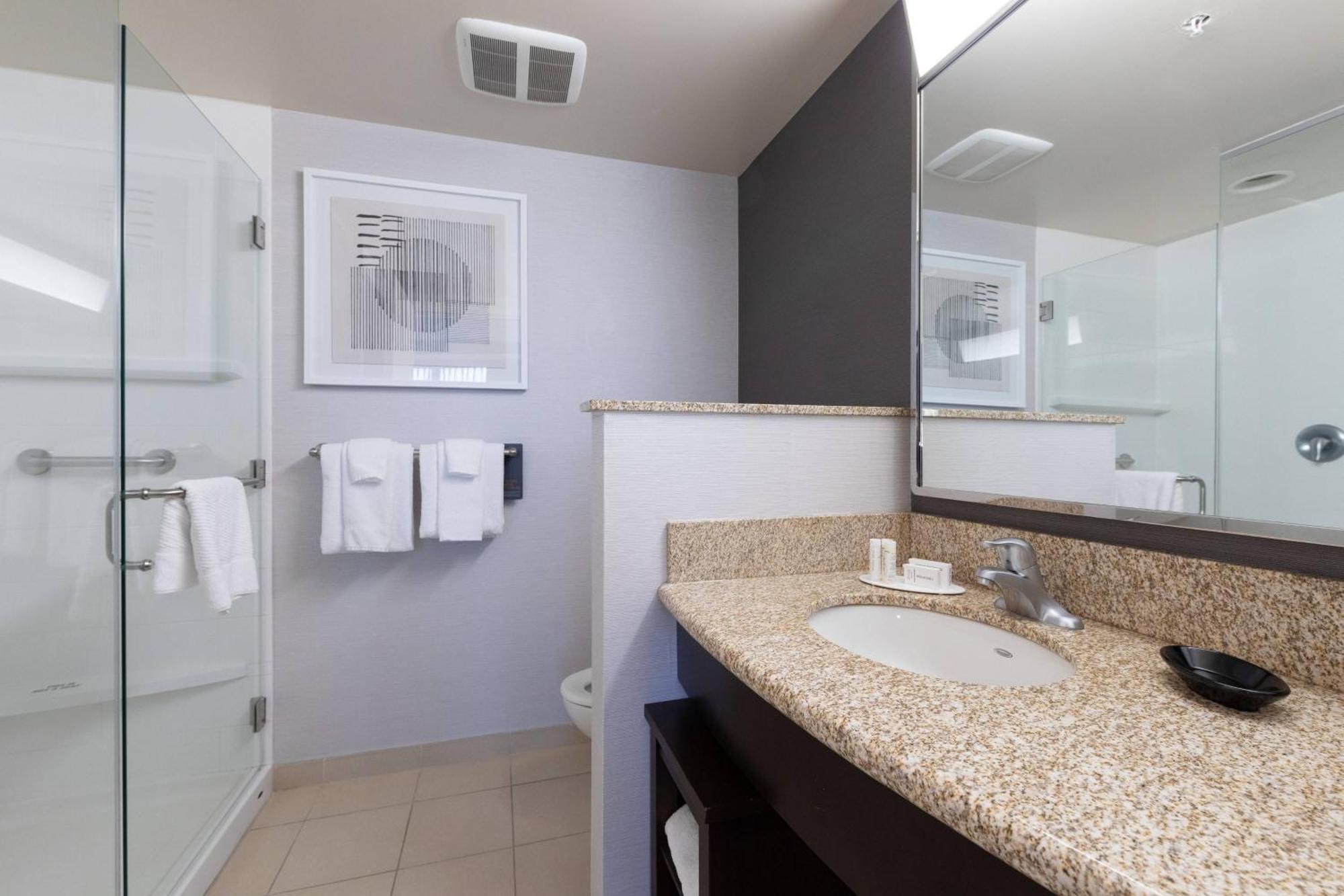 Courtyard By Marriott Cincinnati Midtown/Rookwood Екстериор снимка
