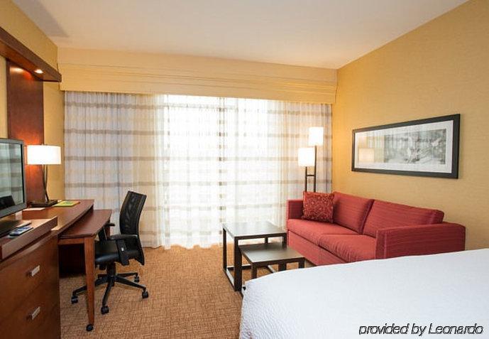 Courtyard By Marriott Cincinnati Midtown/Rookwood Екстериор снимка